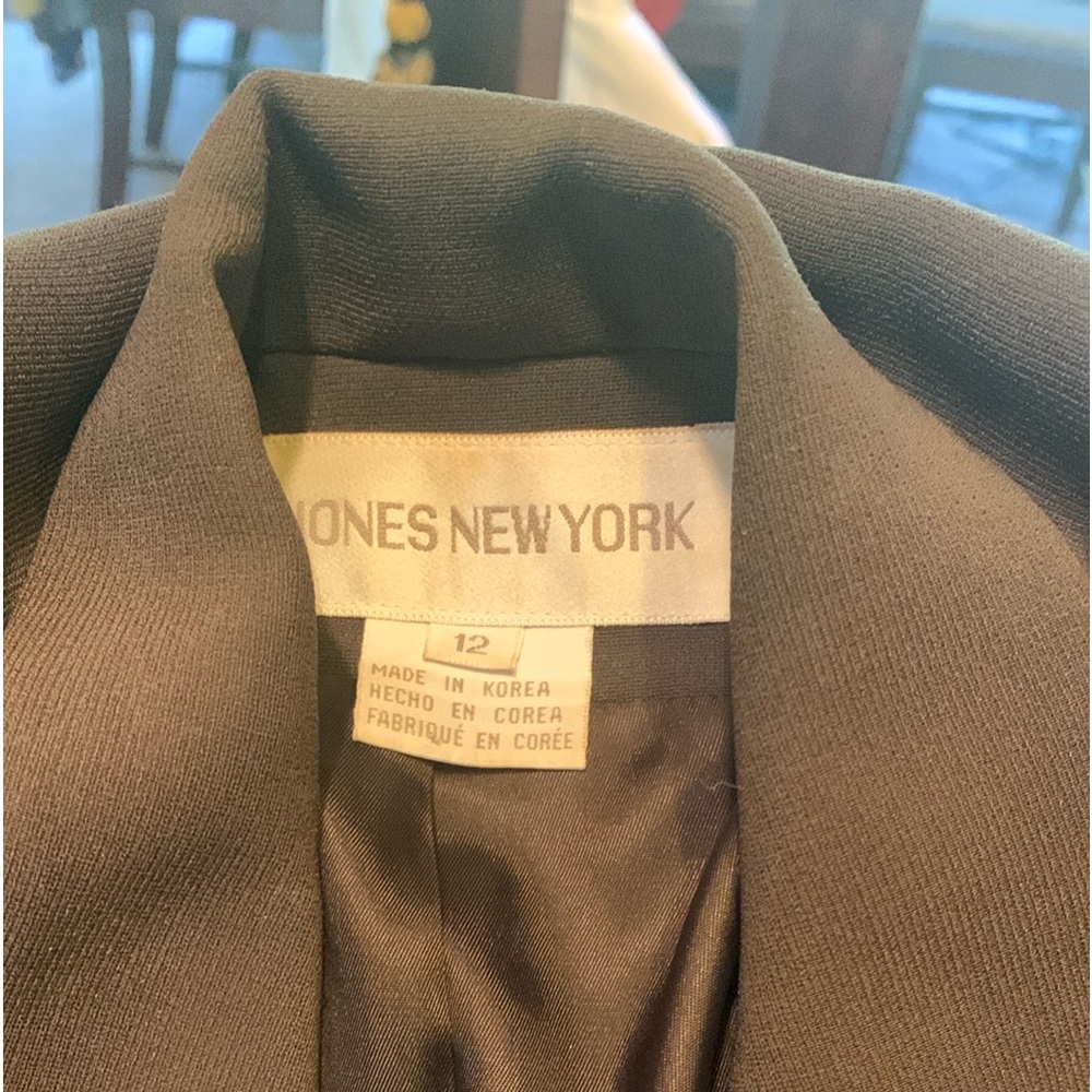 COPY - Ladies professional light weight Pant Suit.  Like new. Size 12 Jones New…